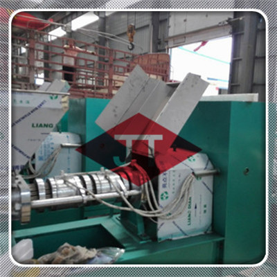 Soybean screw oil press machine production process and the processing of what matters